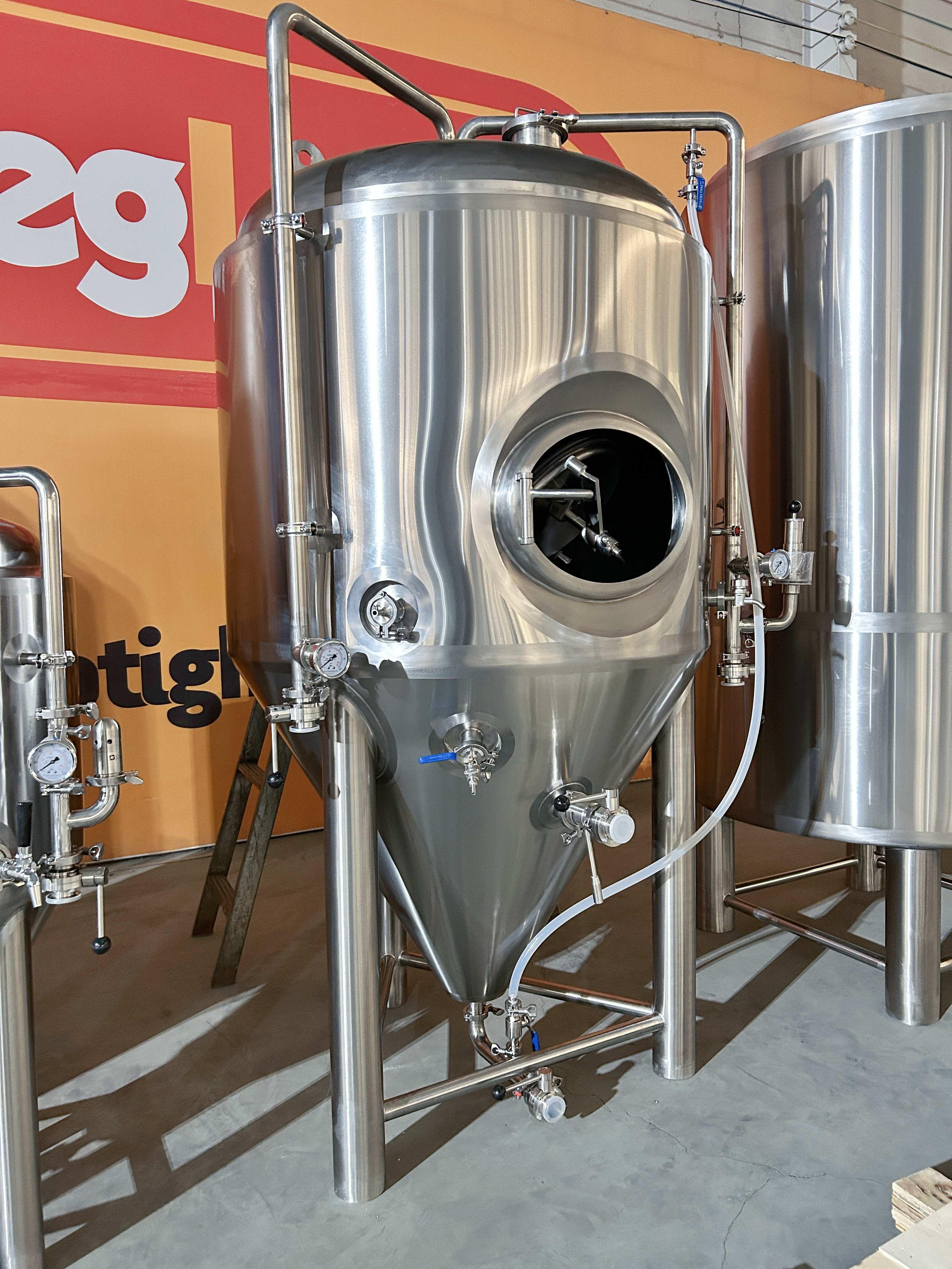 800L Conical Fermenter (pressurisable, jacketed) - KegLand