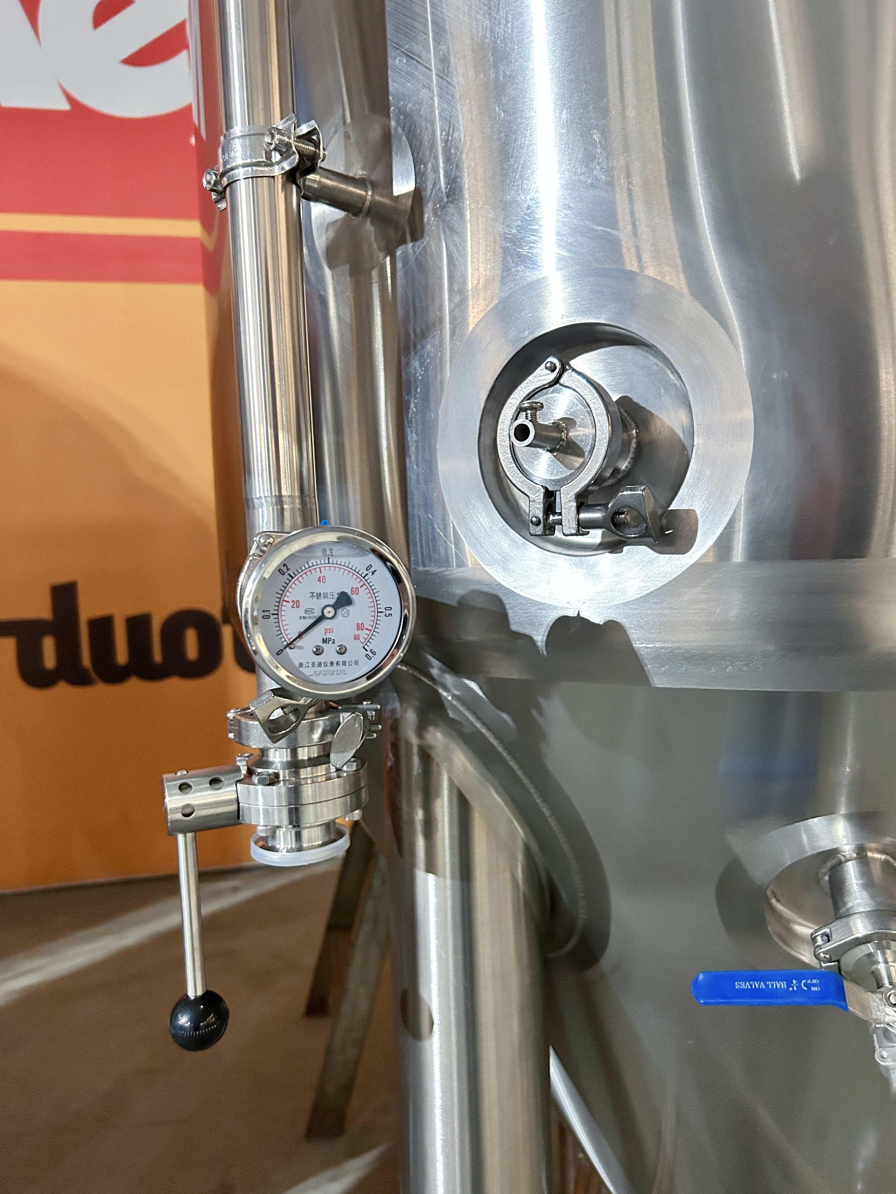 800L Conical Fermenter (pressurisable, jacketed) - KegLand