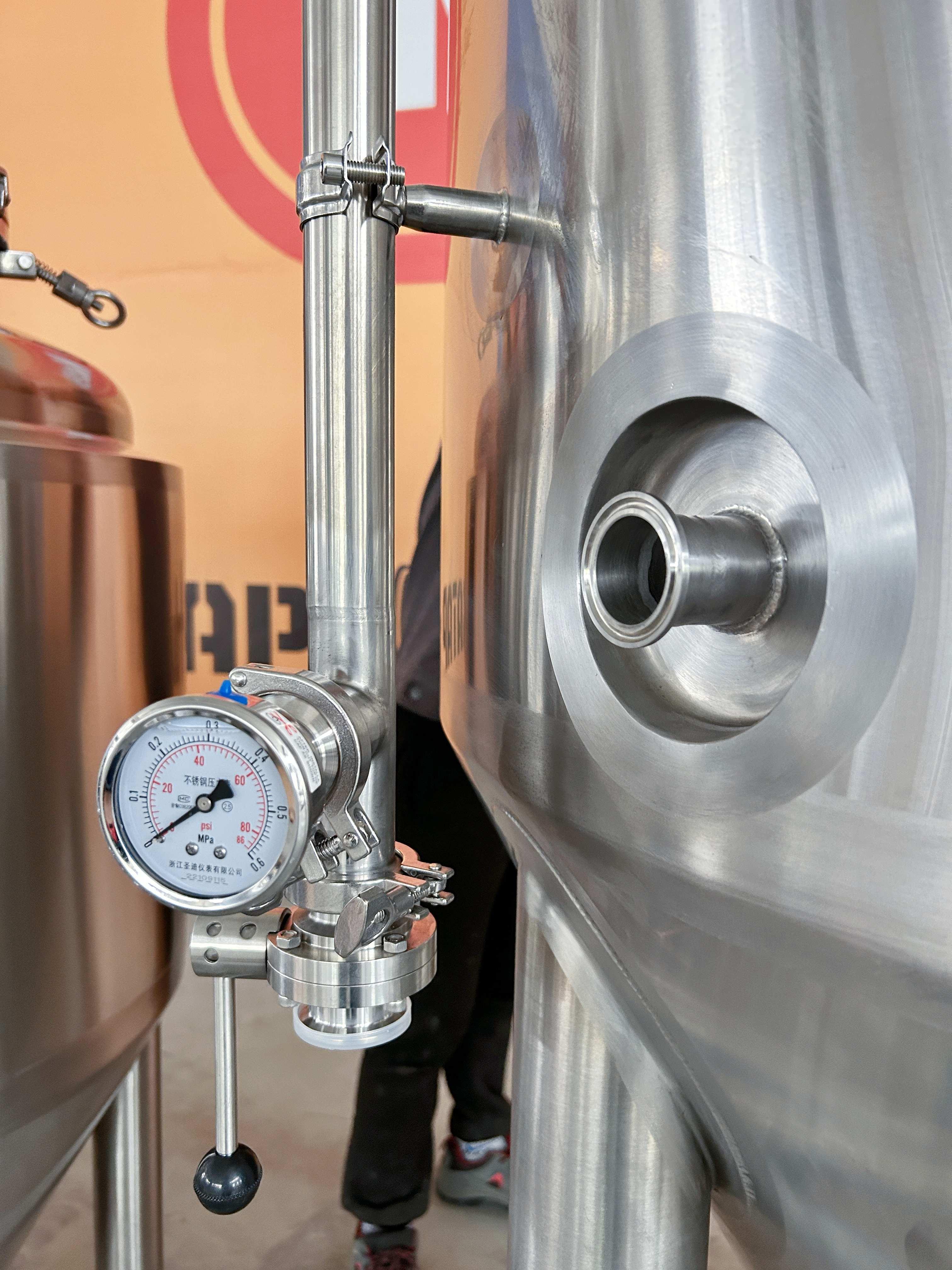 800L Conical Fermenter (pressurisable, jacketed) - KegLand