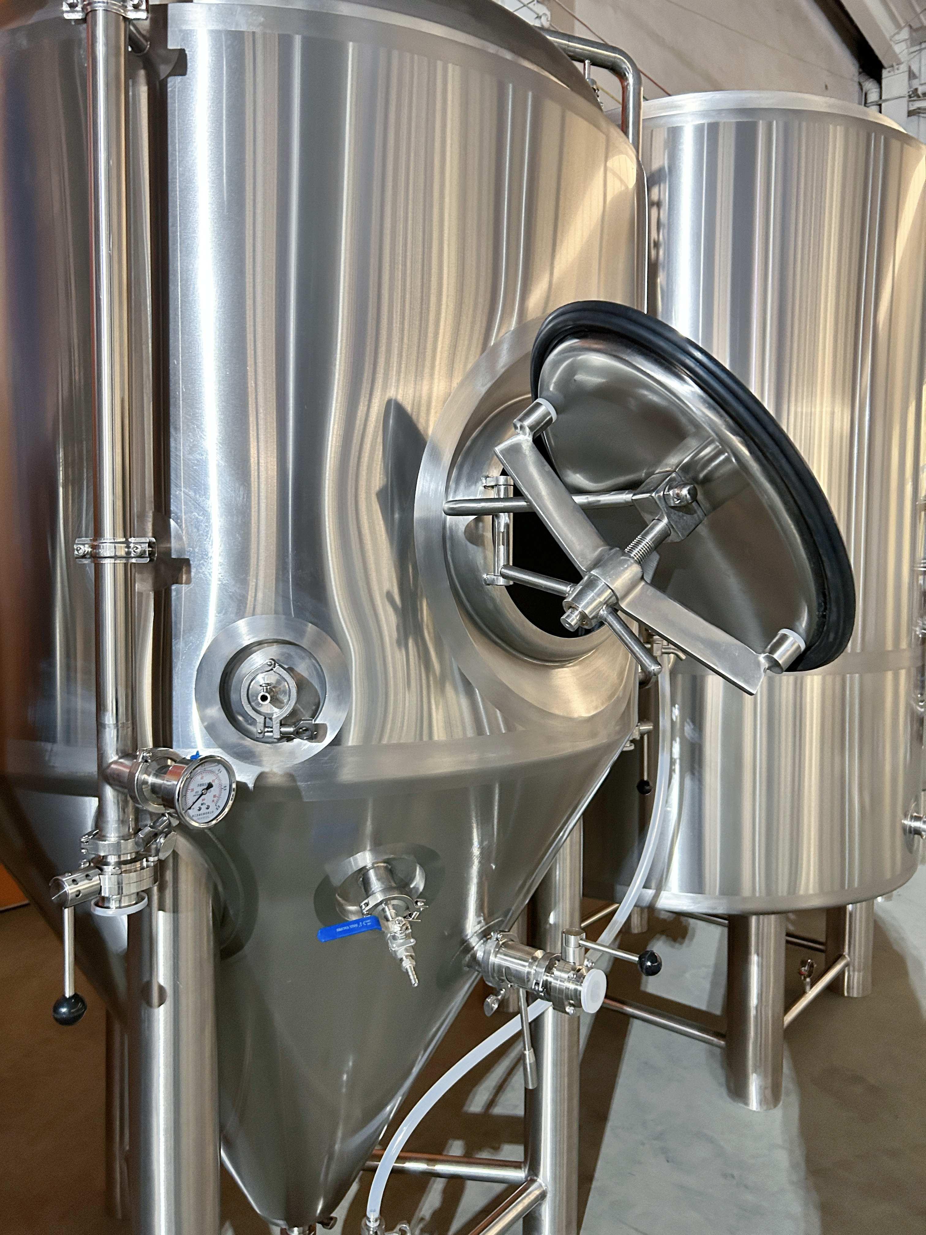 800L Conical Fermenter (pressurisable, jacketed) - KegLand