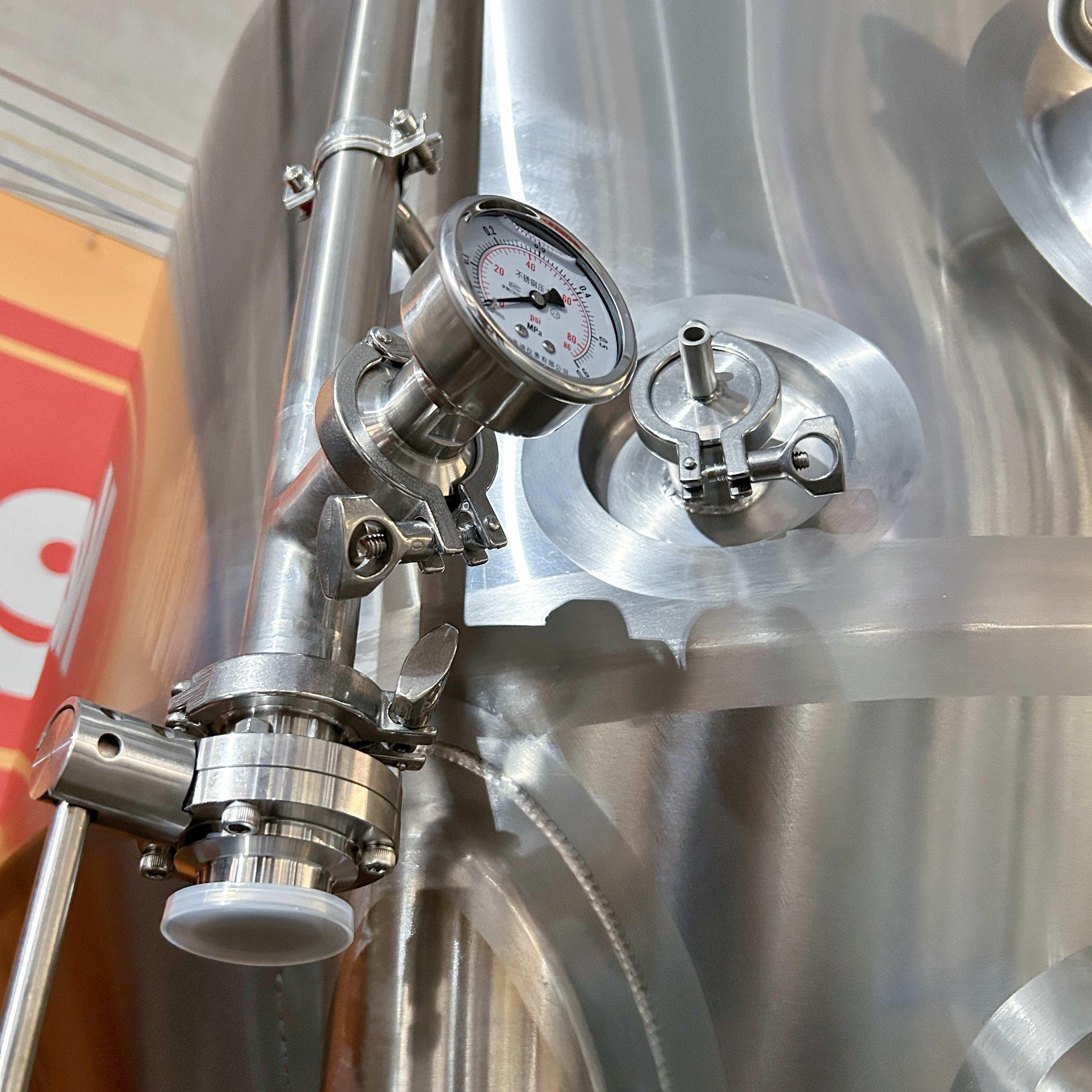800L Conical Fermenter (pressurisable, jacketed) - KegLand