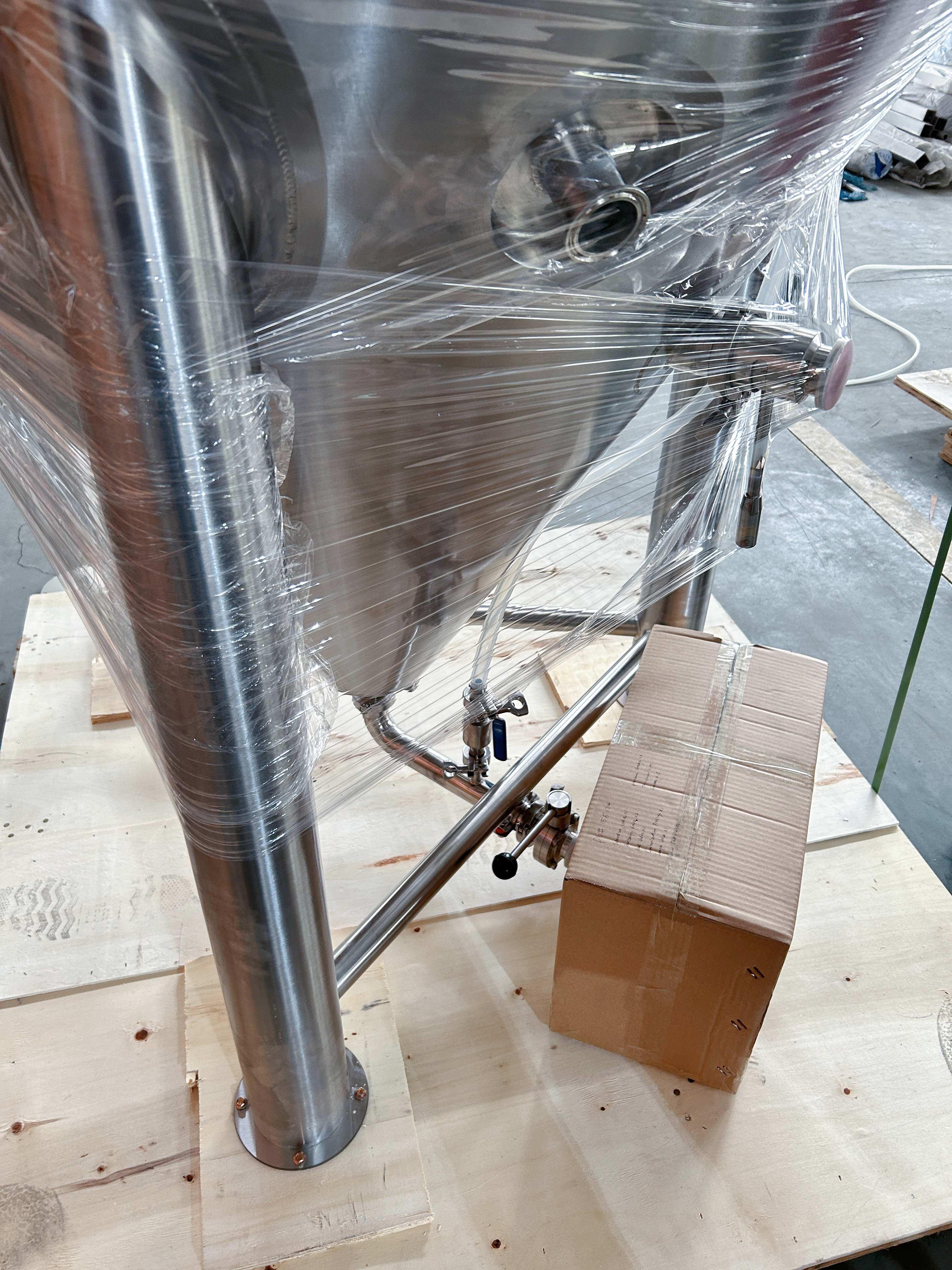 800L Conical Fermenter (pressurisable, jacketed) - KegLand