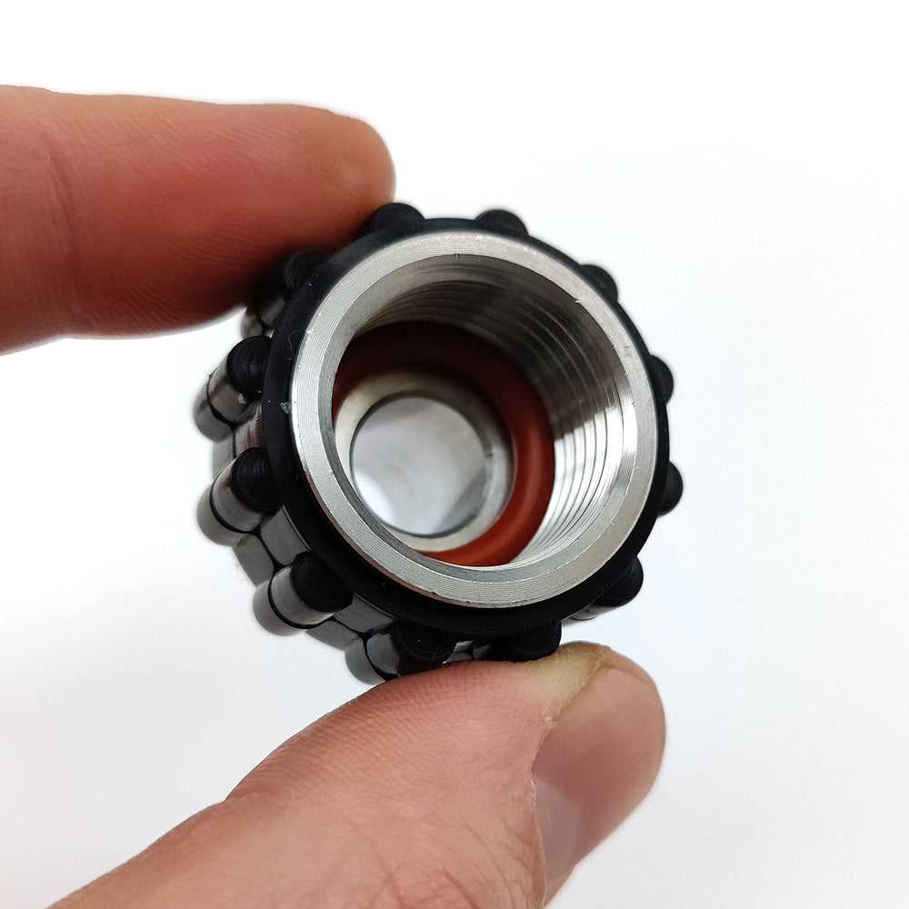 The KegLand Stainless Steel Quick Connectors in 1/2" Female NPT come with a heavy duty silicone grip guard allowing comfortable and quick tool-free operation.