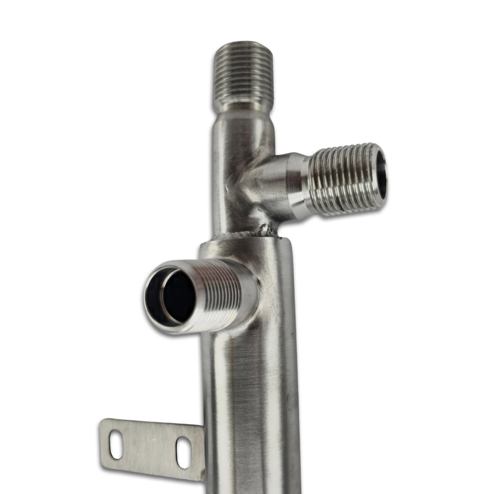 The inlets can be configured vertically or horizontally depending on your still set up.