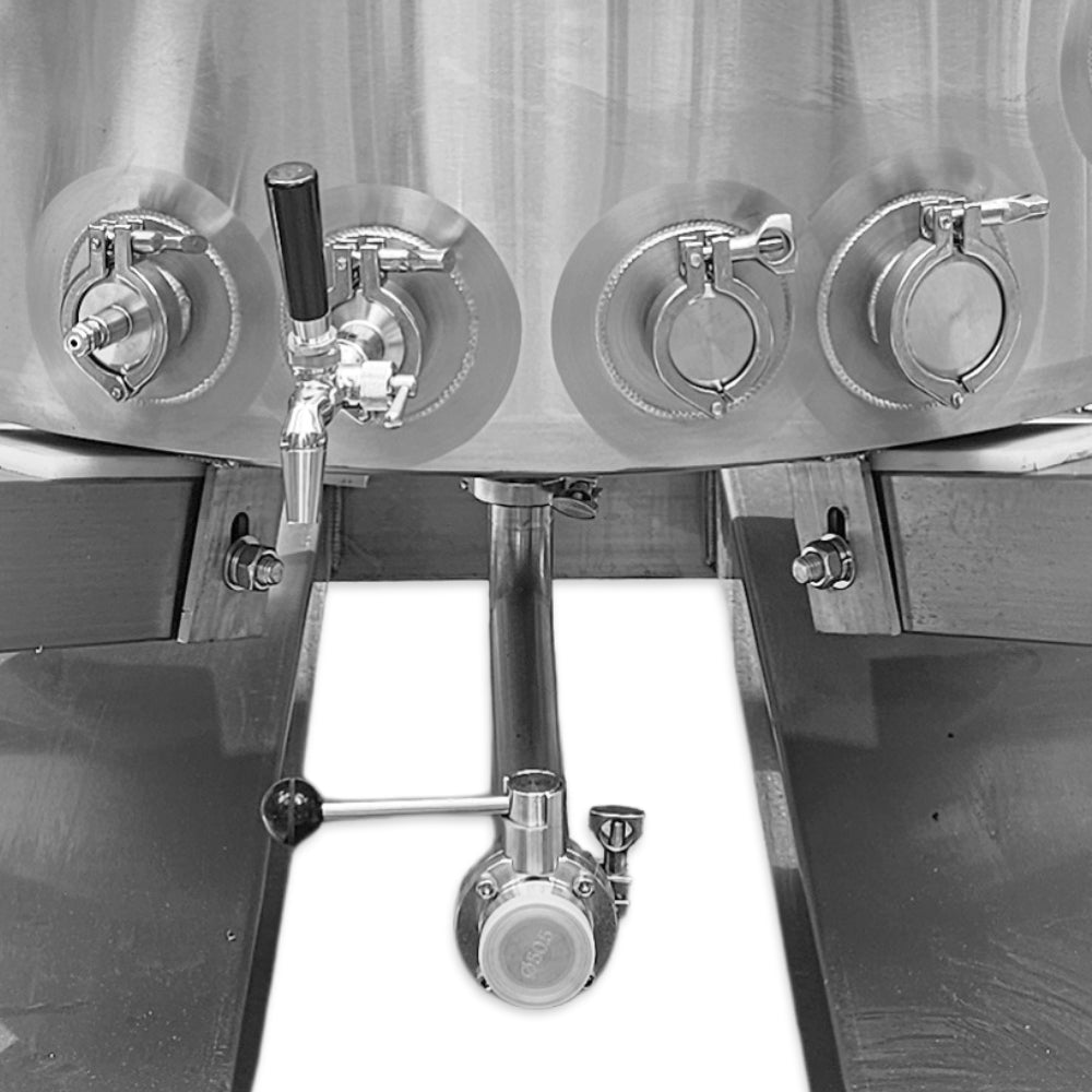 500L TeleTank bottom ports. Left to Right, 1.5" Thermowell. 1.5" NukaTap FC Sample / Pouring Port. 1.5" Port - Blank. 2" Port Blank.