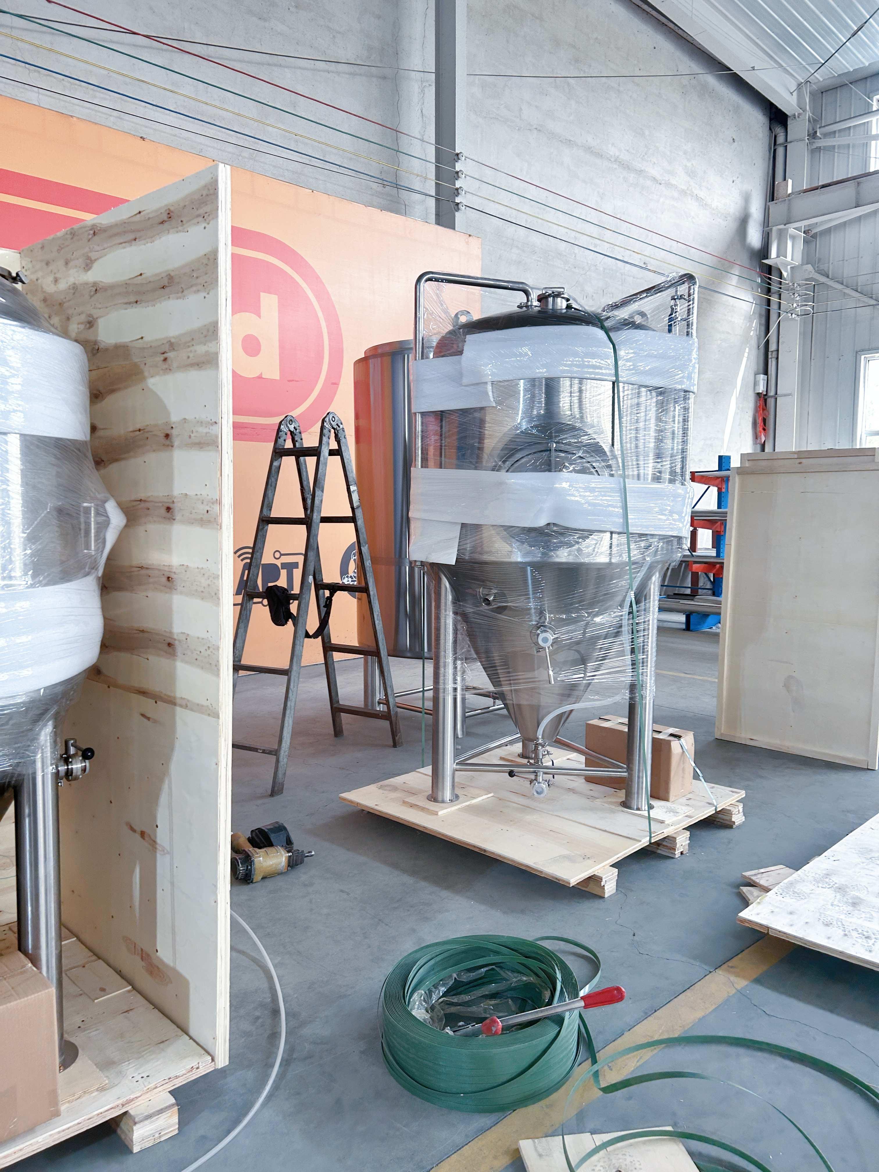 800L Conical Fermenter (pressurisable, jacketed) - KegLand