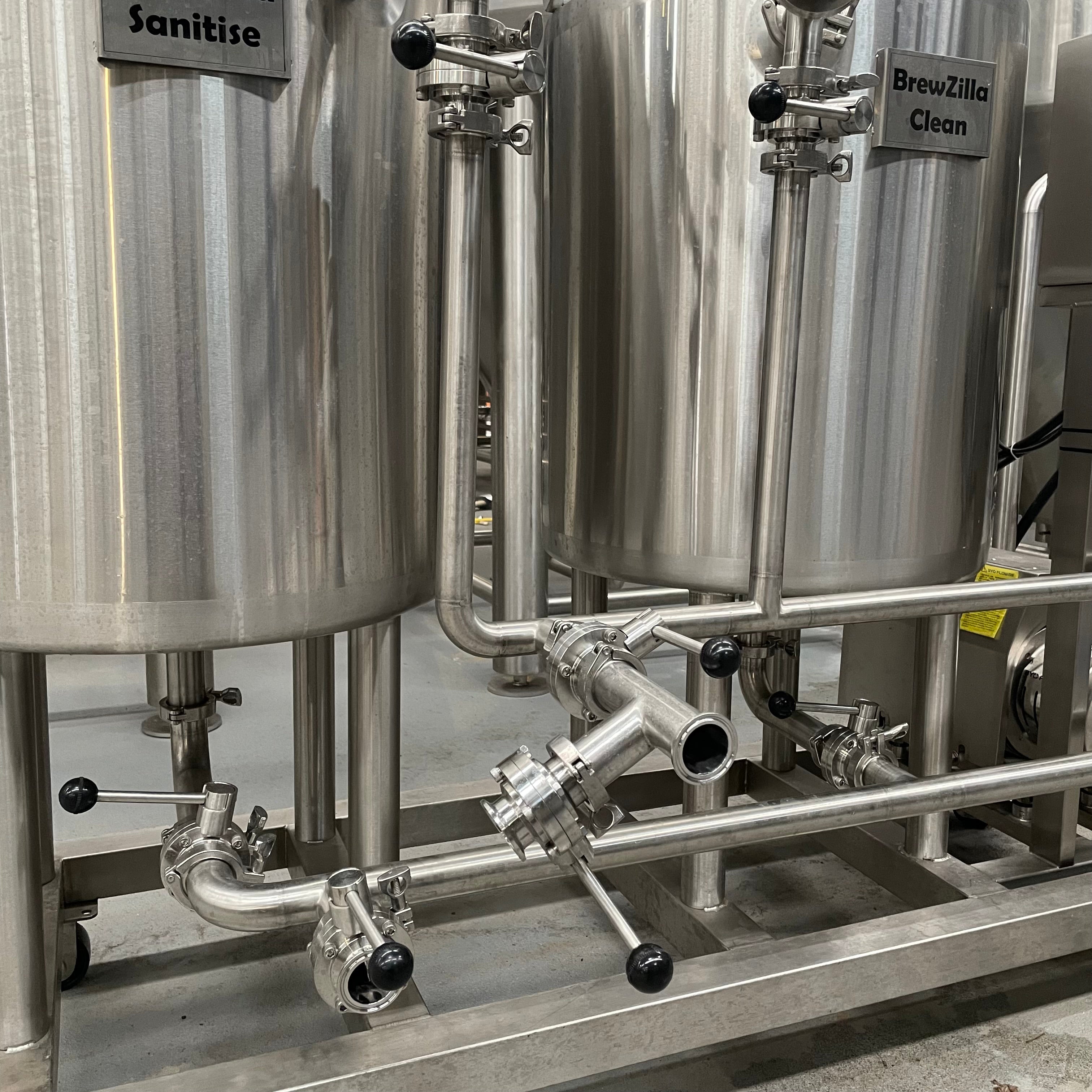CIP 100L lower ports