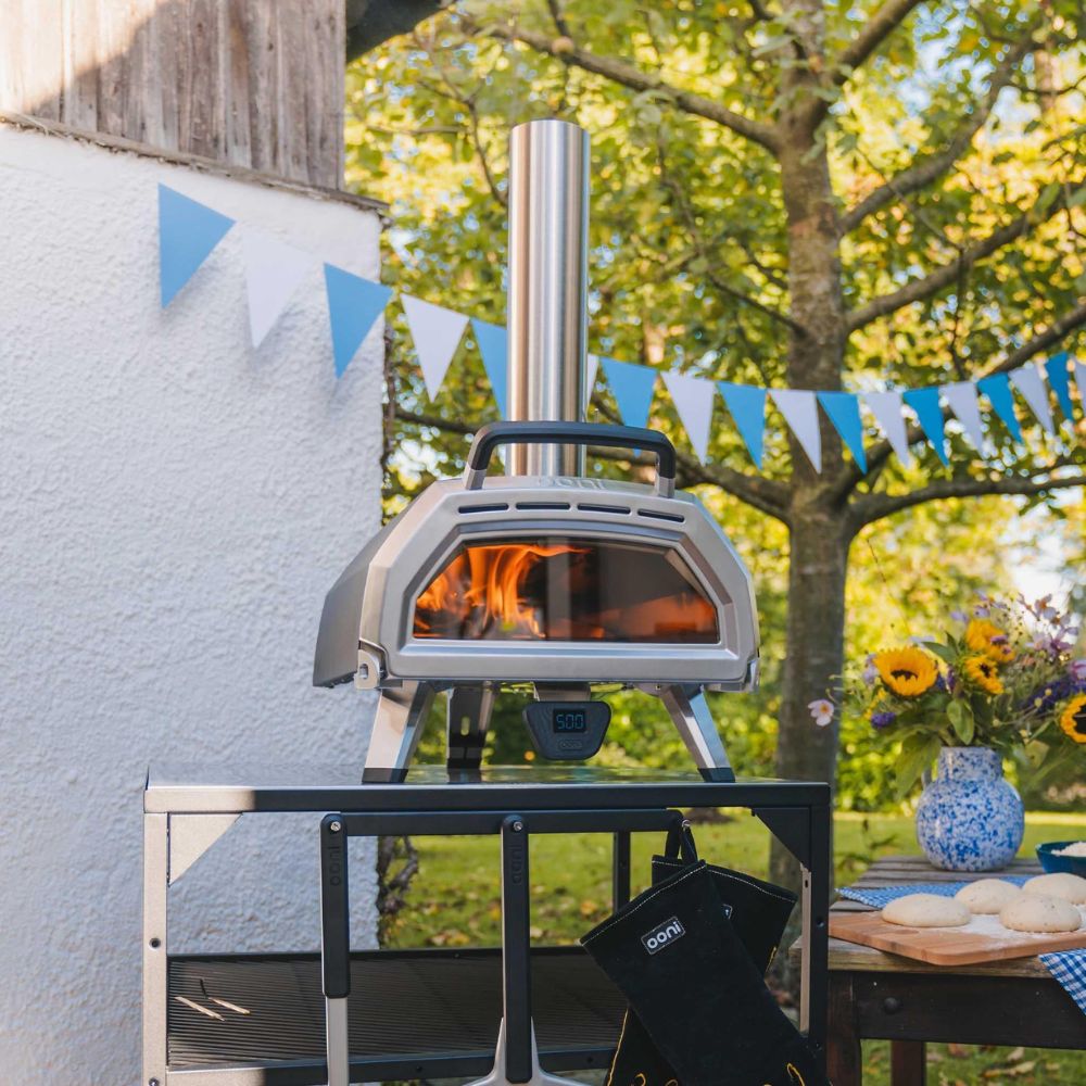 Ooni Karu 16 Portable Multi-Fuel Outdoor Pizza Oven 16 inch cooking area and reaches 500C in 15 minutes.