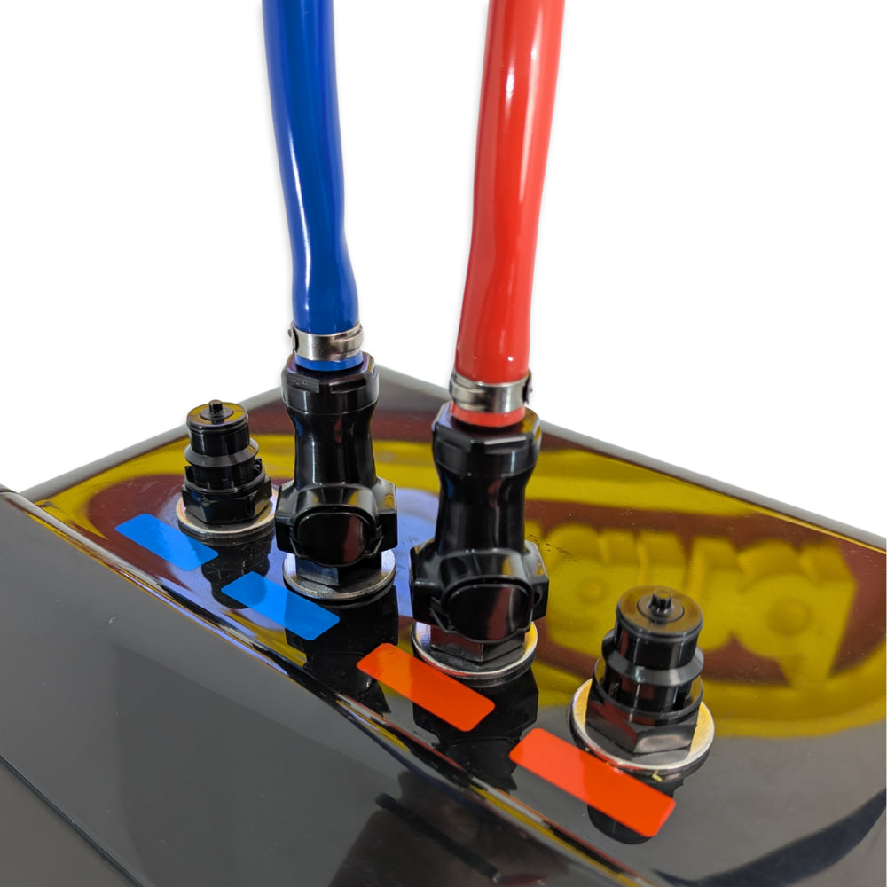 Close up of blue cooling hose connected, and red return hosing connected using JoinTech Hosing from KegLand.
