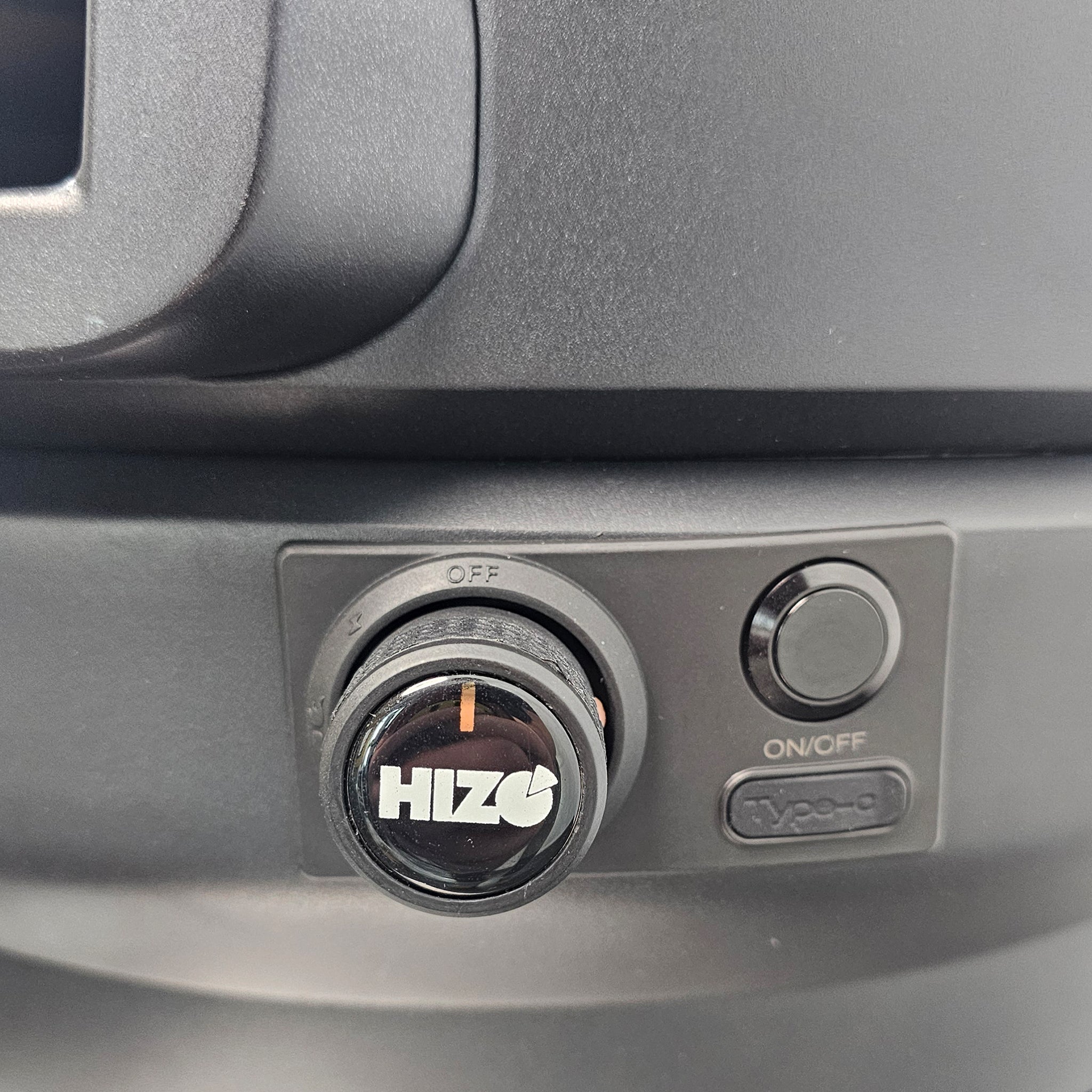 Piezo ignition and control on the right hand side of the Pizza Oven. A type-C charger for the rotating stone with on/off button.